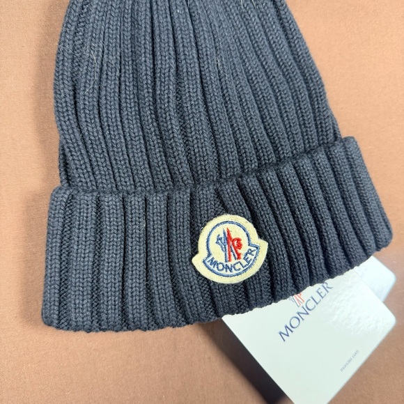 Moncler Women’s Navy Blue Knit Beanie w/ Pom Pom – New - Picture 2 of 4